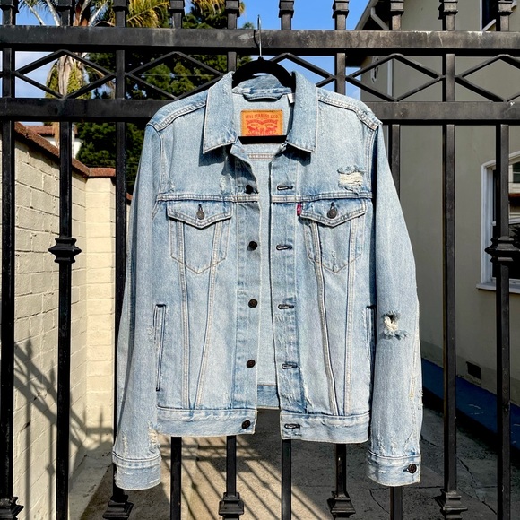 Levi’s Custom Y2K Aaliyah Distressed Denim Jacket in Light Blue Medium - Picture 3 of 7